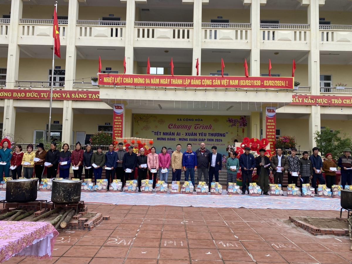 Ấm lòng “ Tết Nhân ái - Xuân yêu thương”